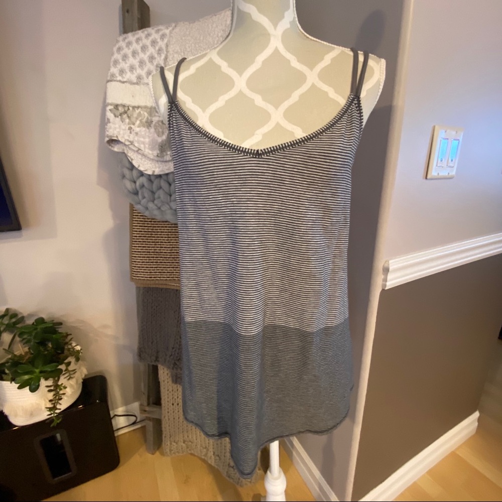 Lululemon strappy tank - Picture 2 of 4